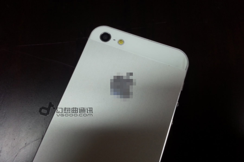 Illustration for article titled First Video of an iPhone 5 Booting Up